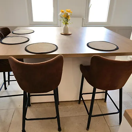 Nid Normand Building 1620 - 4 Bedrooms - Hyper Center